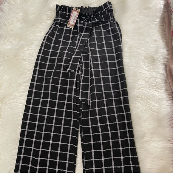 Boohoo Pants - NWT boohoo Paperbag Waist Checkered Wide Leg Trouser Pants size 8 Black & White